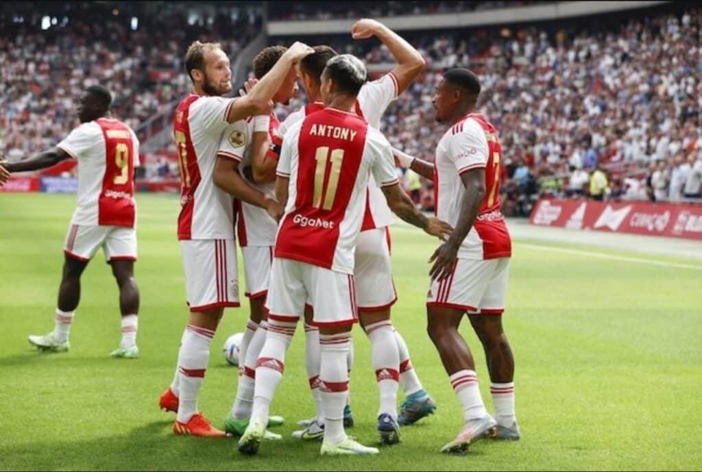 Ajax Amsterdam (c) Twitter chính thức của Ajax