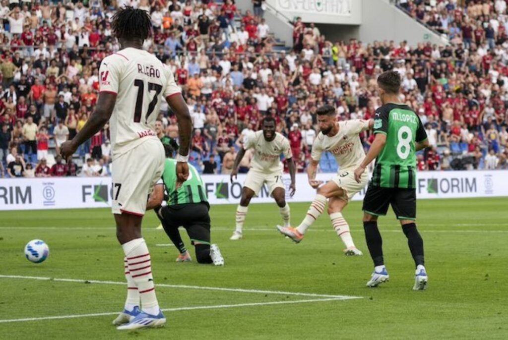 Olivier Giroud đã ghi bàn thắng trong trận đấu giữa Sassuolo vs AC Milan ở vòng 38 Serie A 2021-22 trên sân vận động Mapei, đêm Chủ nhật (23/05/2022) WIB. (c) Ảnh AP
