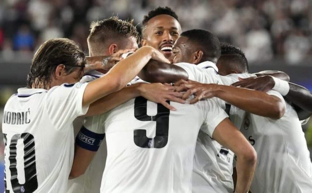 Các cầu thủ Real Madrid ăn mừng sau khi ghi bàn thắng vào lưới Eintracht Frankfurt ở Siêu cúp châu Âu 2022, rạng sáng thứ Năm (11/8) 