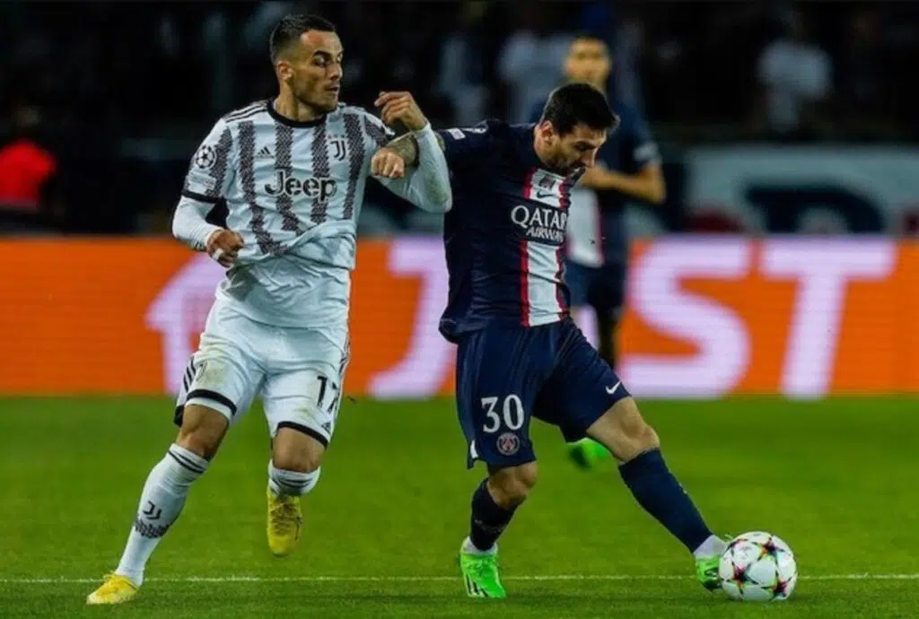 Lionel Messi hành động trong trận PSG vs Juventus, Champions League 2022/23 (c) Ảnh AP